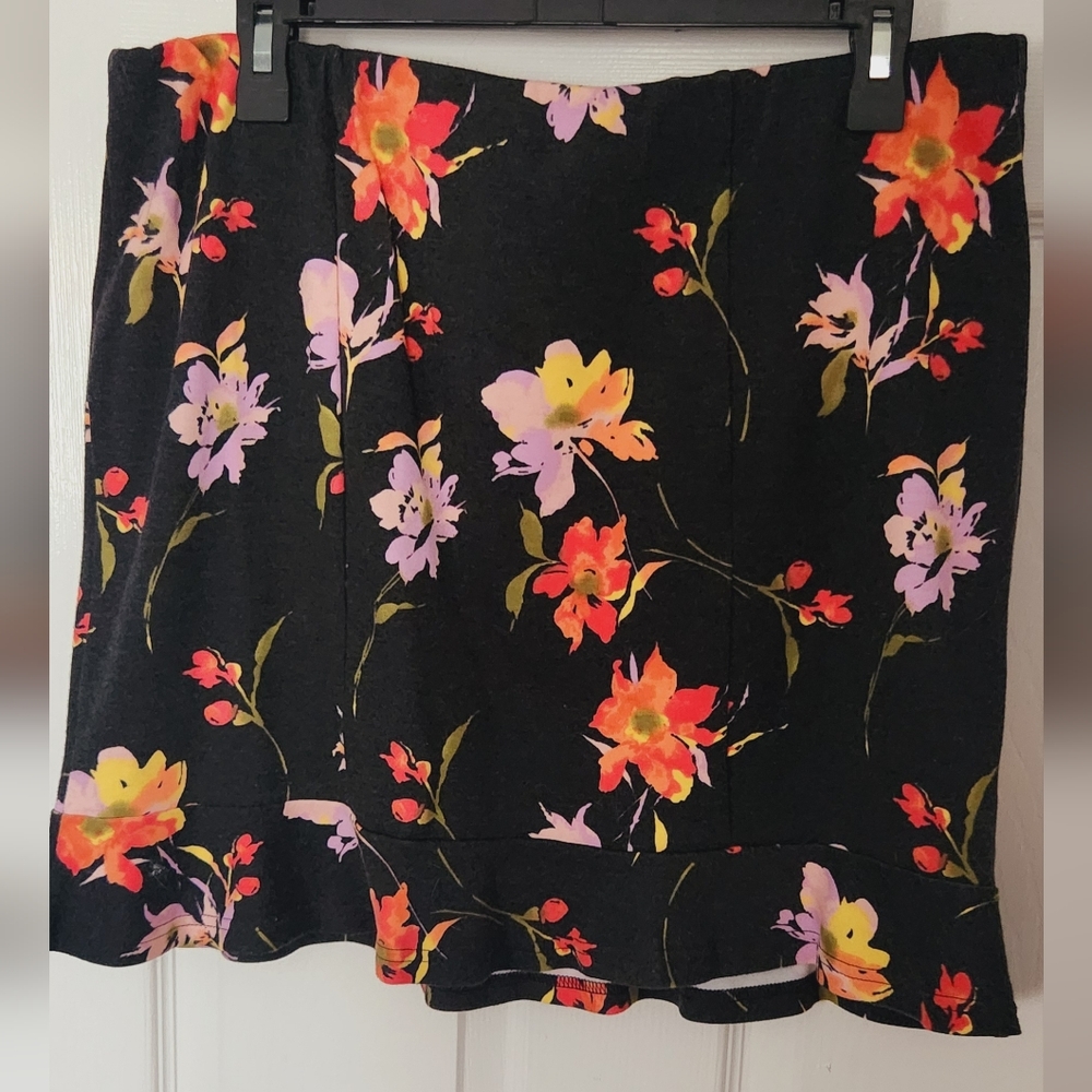 Short Floral skirt sz xxl